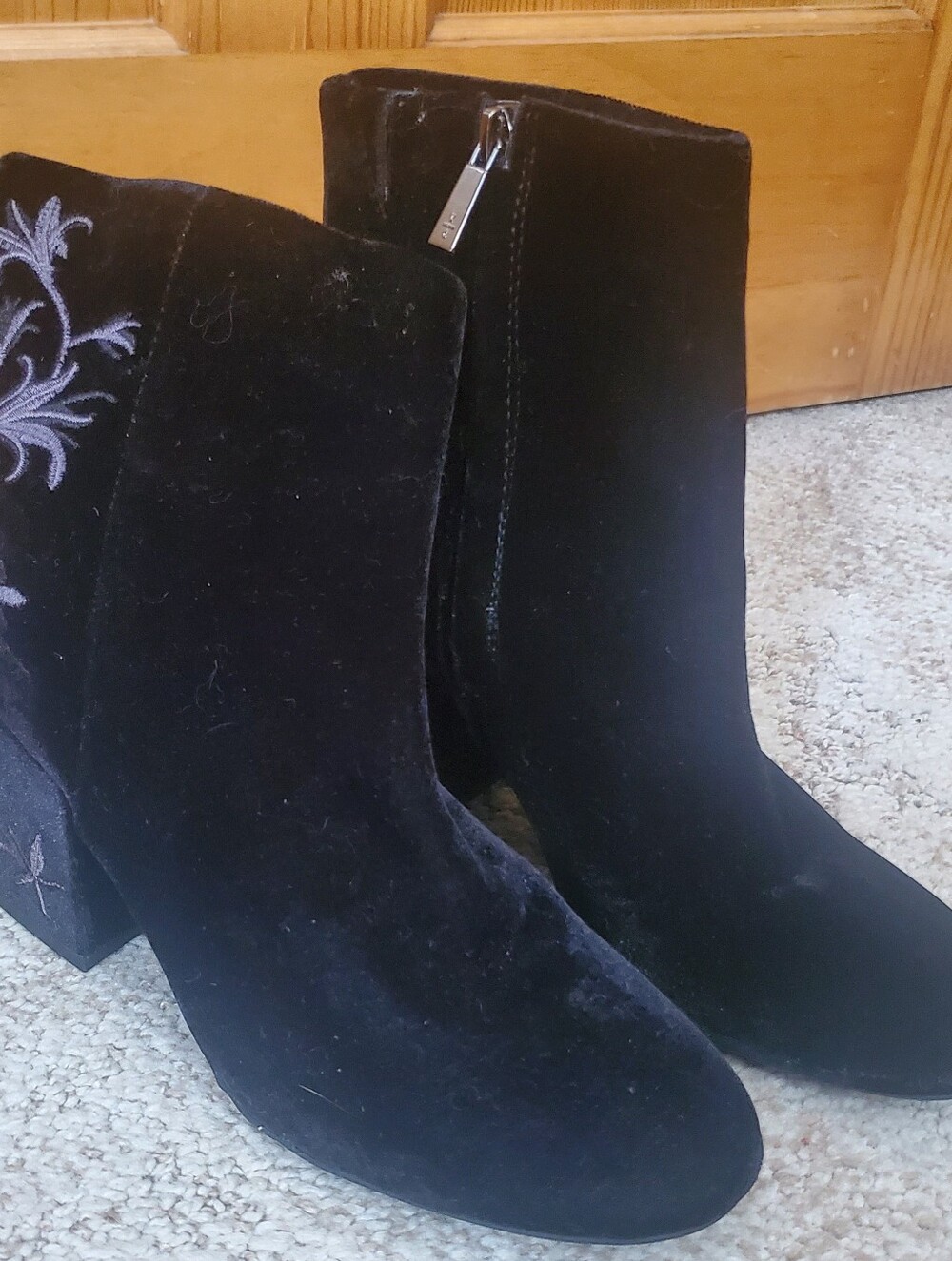 Kenneth Cole Renna Black Velvet Embroidered Ankle Boots - Size 8.5